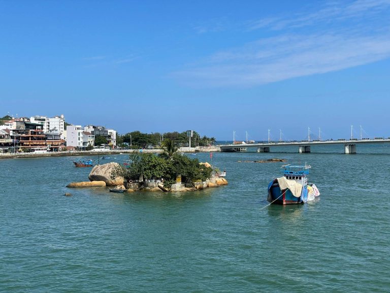 芽庄蔡河船游