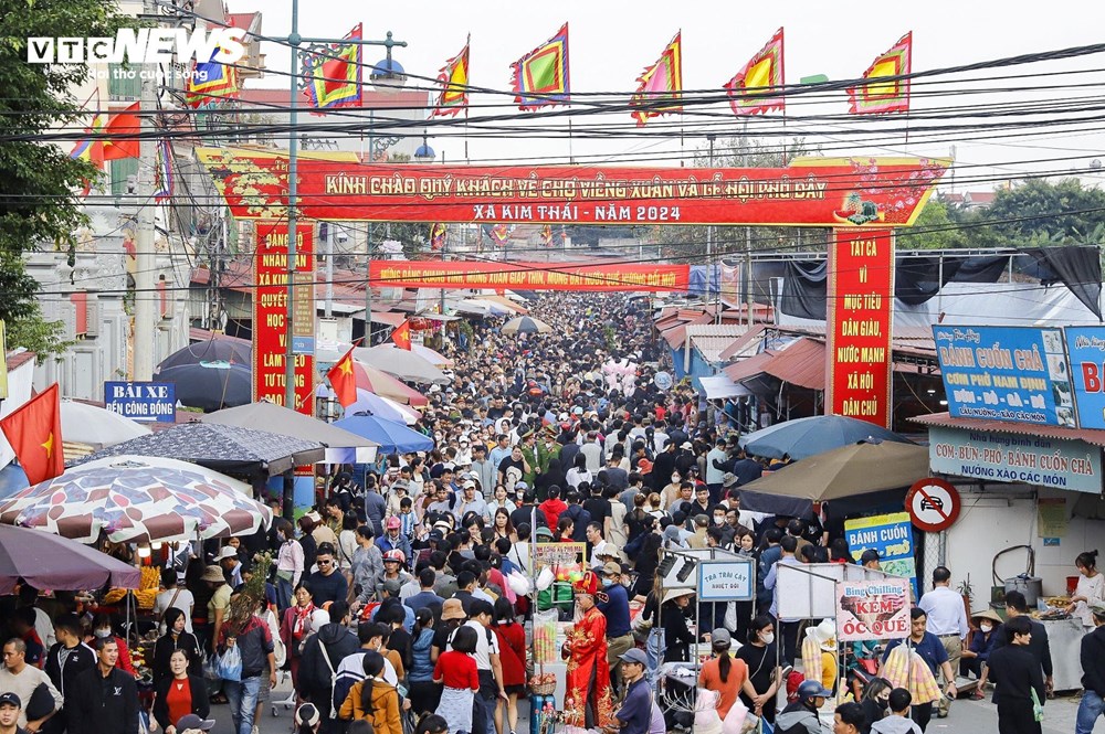 Le marché Viềng, marché traditionnel du début d’année à Nam Định.