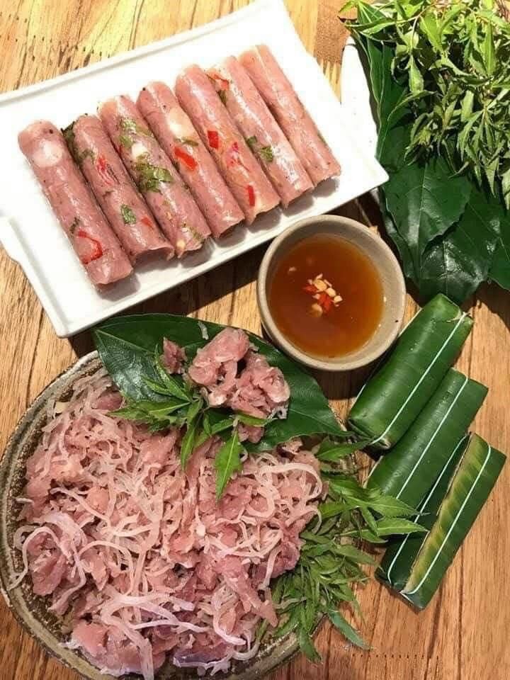 Le nem chua, un mets couramment présent sur les tables d’alcool.