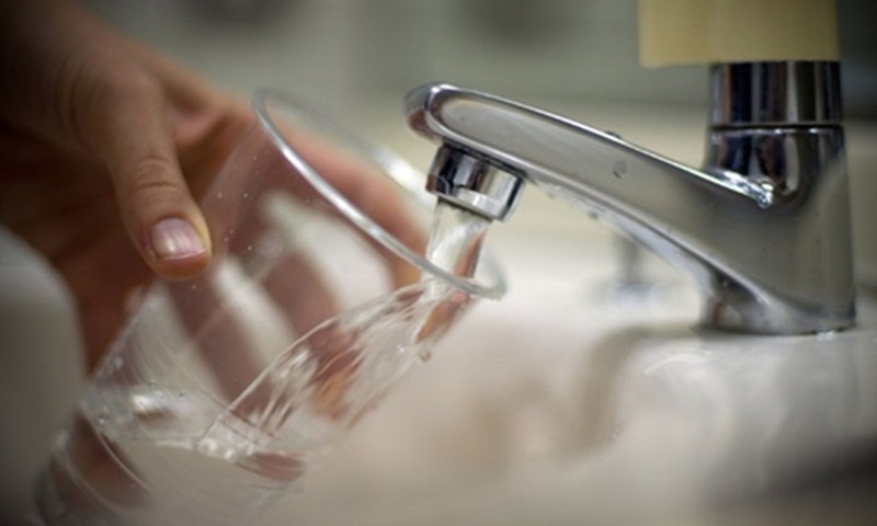 Grâce à un système de traitement de l’eau de haute qualité, on peut boire directement l’eau du robinet.