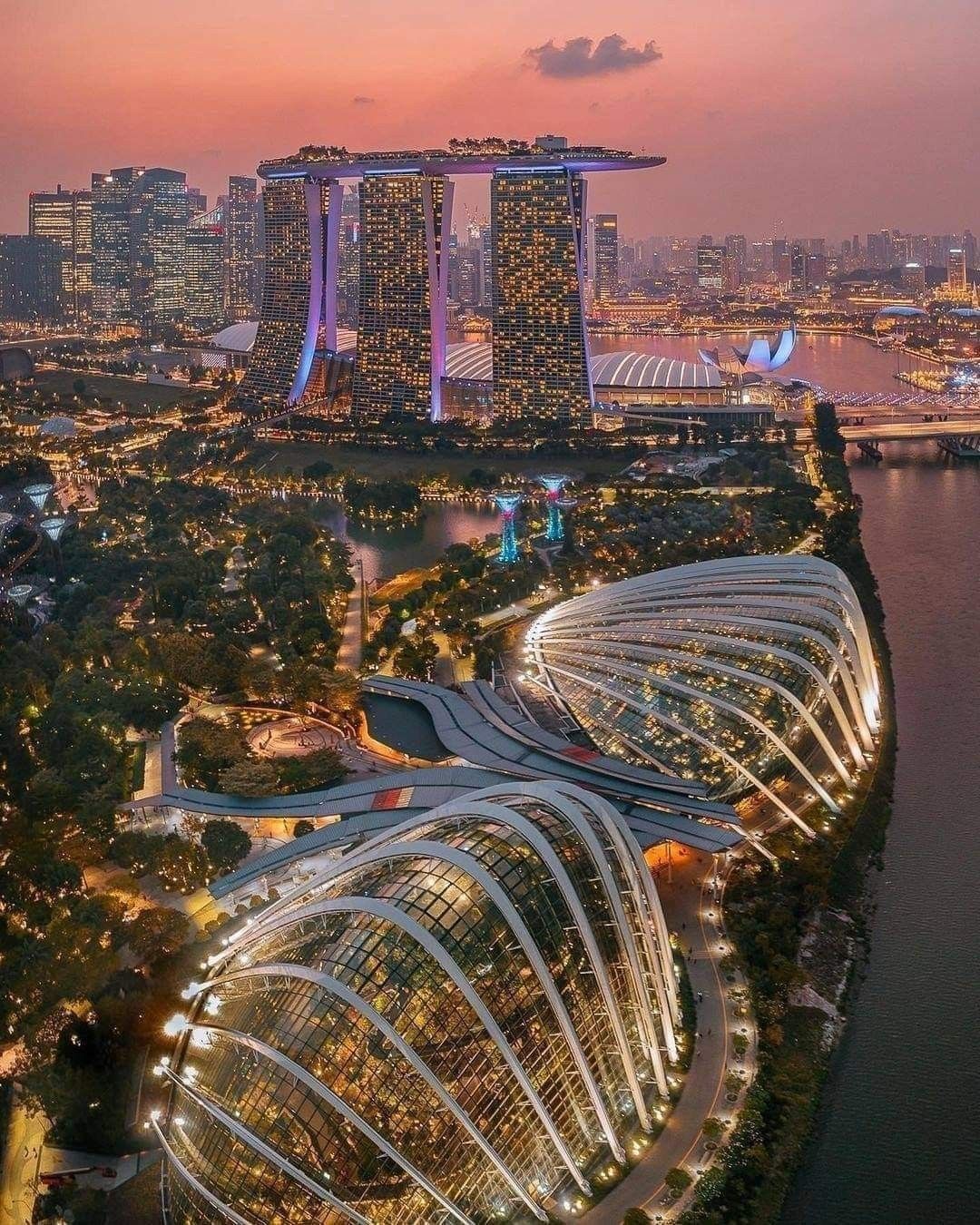 Les villes de Singapour sont assez animées et très fréquentées.