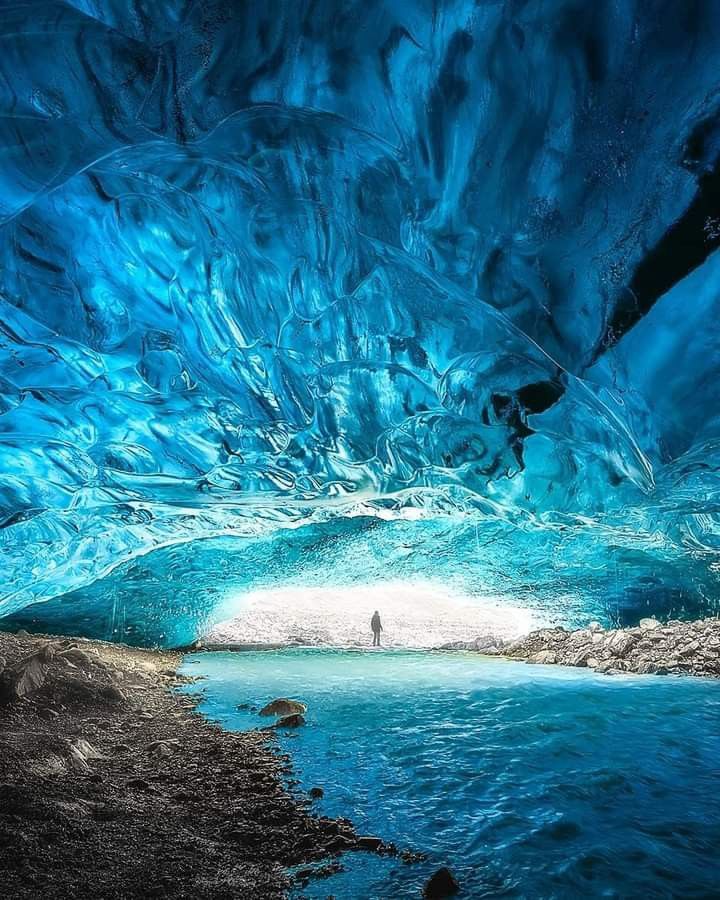 La grotte de glace de Vatnajökull est la plus grande grotte naturelle d’Islande.