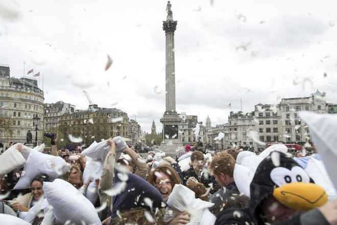 Il se déroule au Trafalgar Square à London.