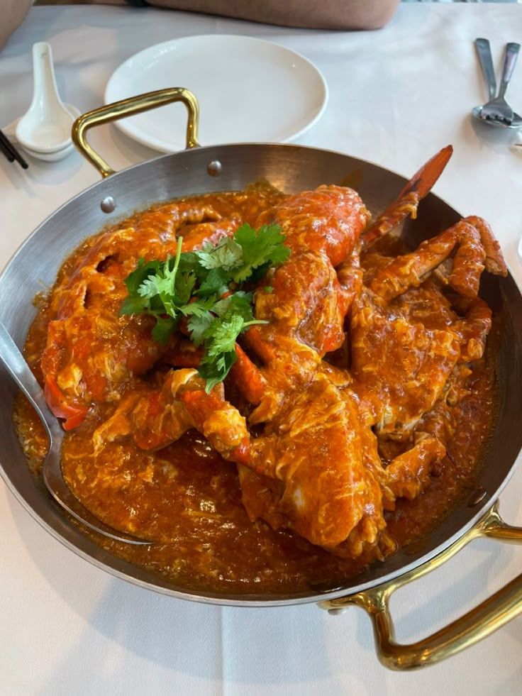 Le crabe au chili épicé à Singapour.