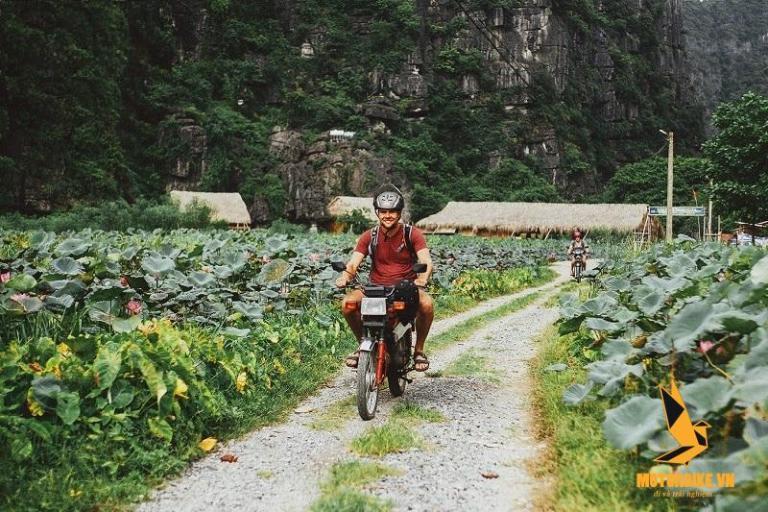 La moto è la scelta ideale per chi ama l’esplorazione e l’avventura.