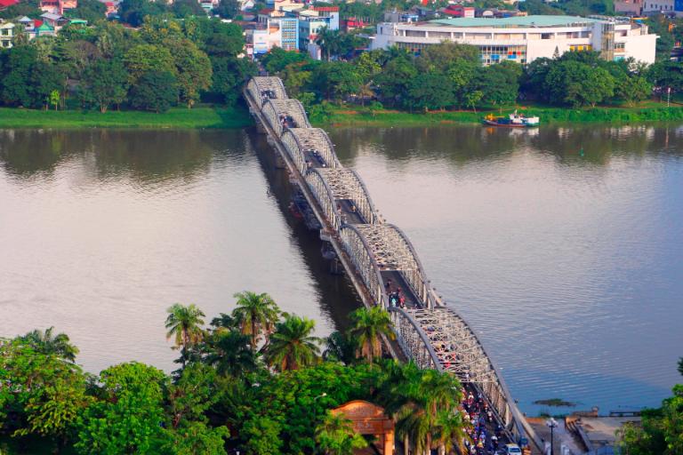 Il ponte Truong Tien e una destinazione molto amata dai turisti