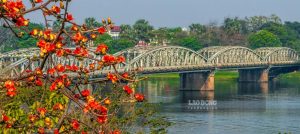 時間の経過とともに、この橋はタンタイ、クレマンソー、グエンホアンなど、さまざまな名前で呼ばれてきました。注目すべきことに、この橋は過去に3回崩壊しています。