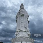 西洋の観光客がダナンで最も神聖な仏塔について興味を持っていること