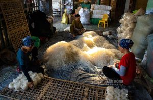 ライスペーパーを作るには、熟練した技術と慎重さが必要です。写真：Trong Cung