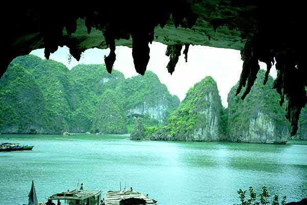  Caves to Explore In Halong Bay