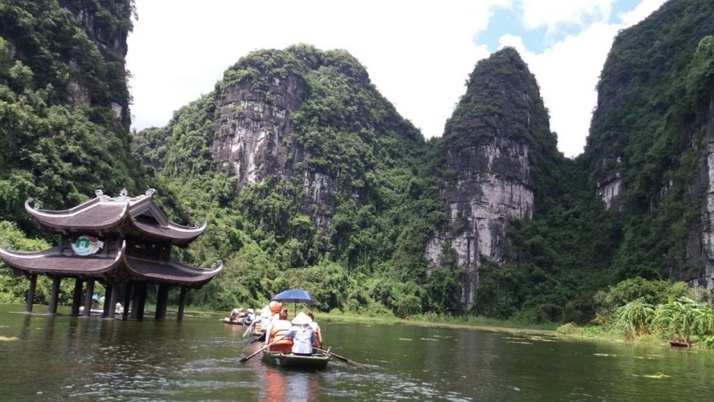 Trang An Boat Ride – A Spectacular Boat Ride Must Do in Ninh Binh