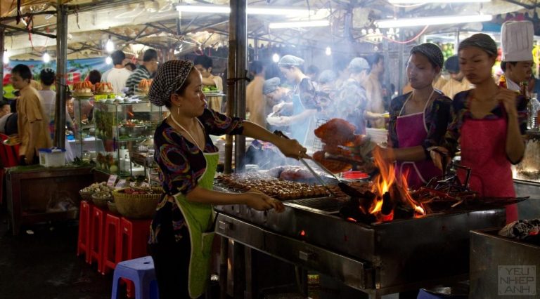 Saigon food tour in Ben Thanh Market