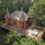 7 coolest tree houses hotel that reach new heights in design