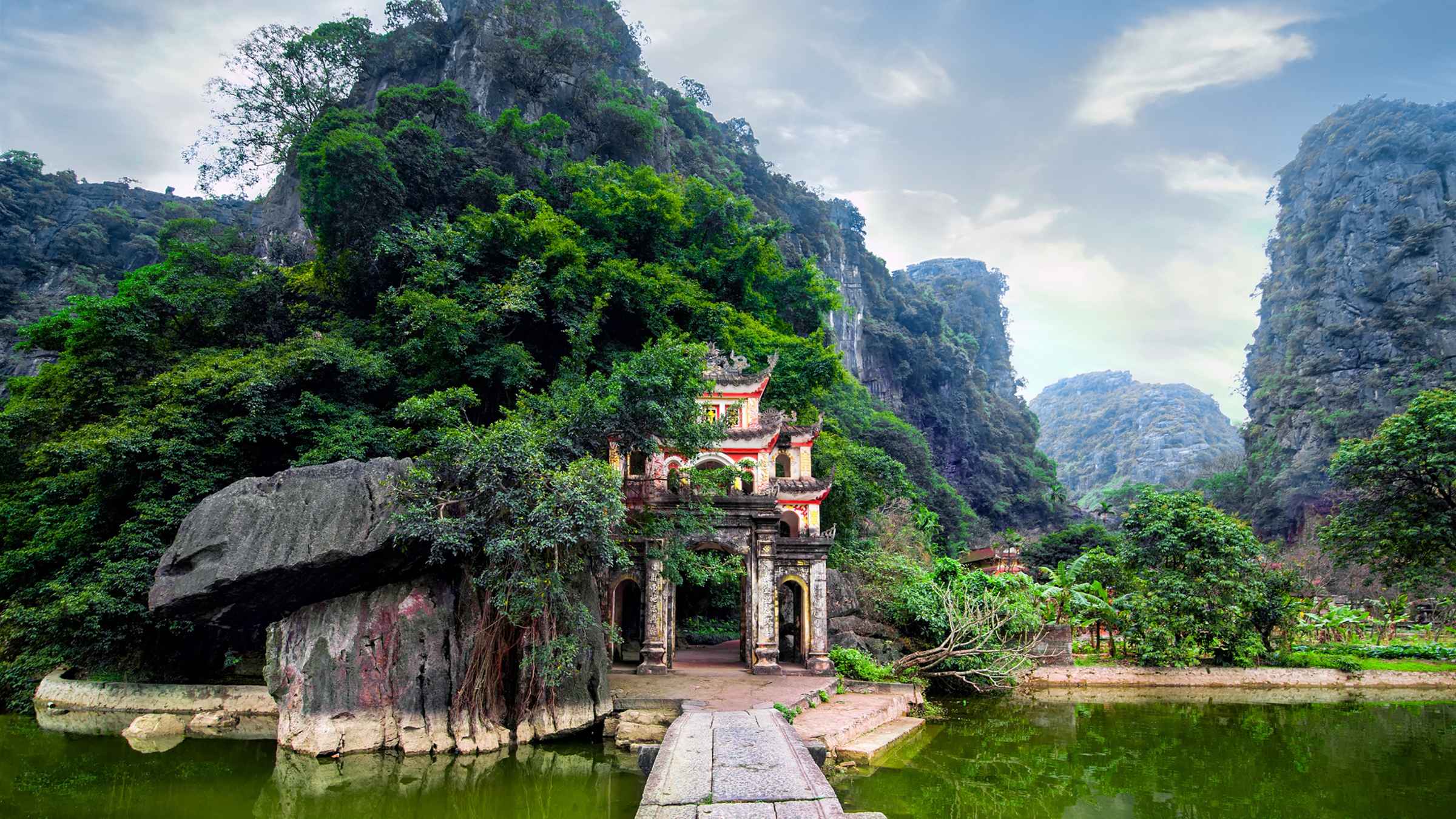 Sightseeing in Ninh Binh