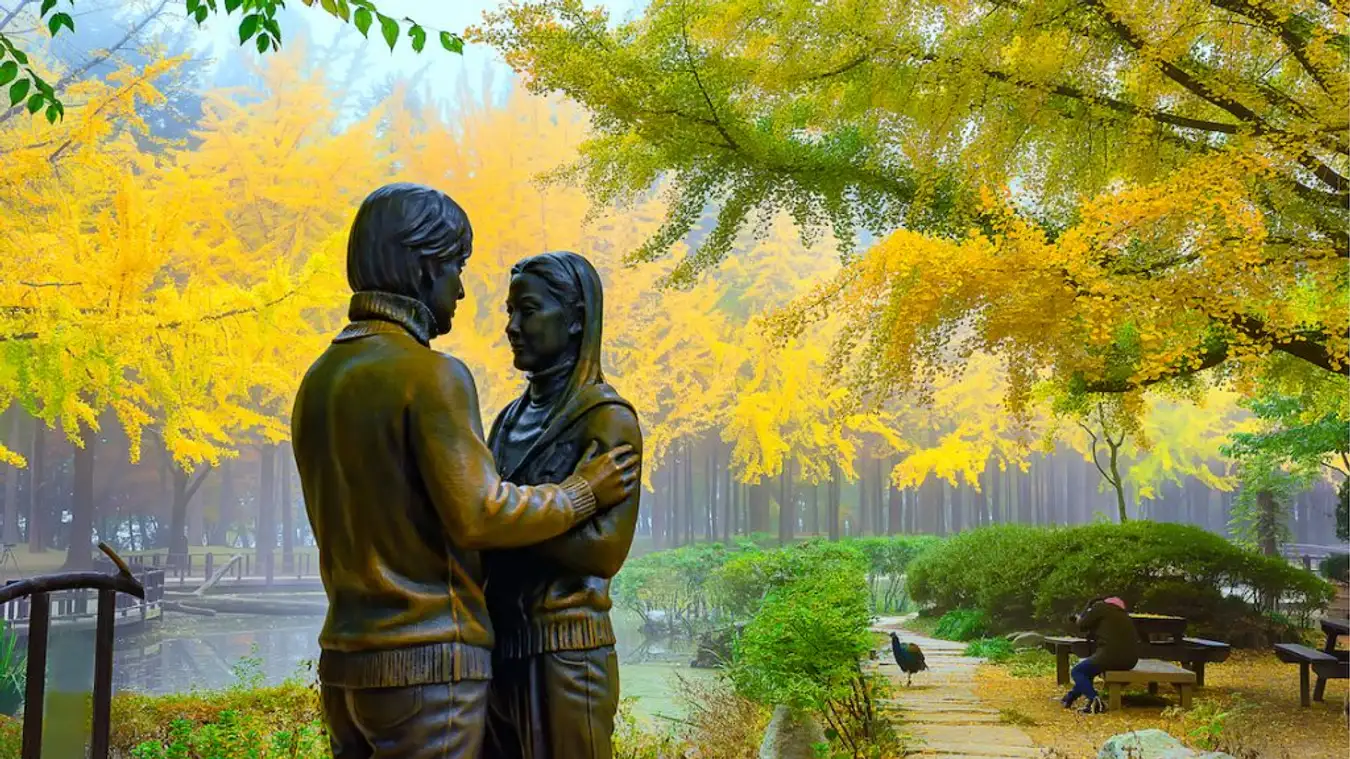 The legendary statue in the movie "Winter Sonata"