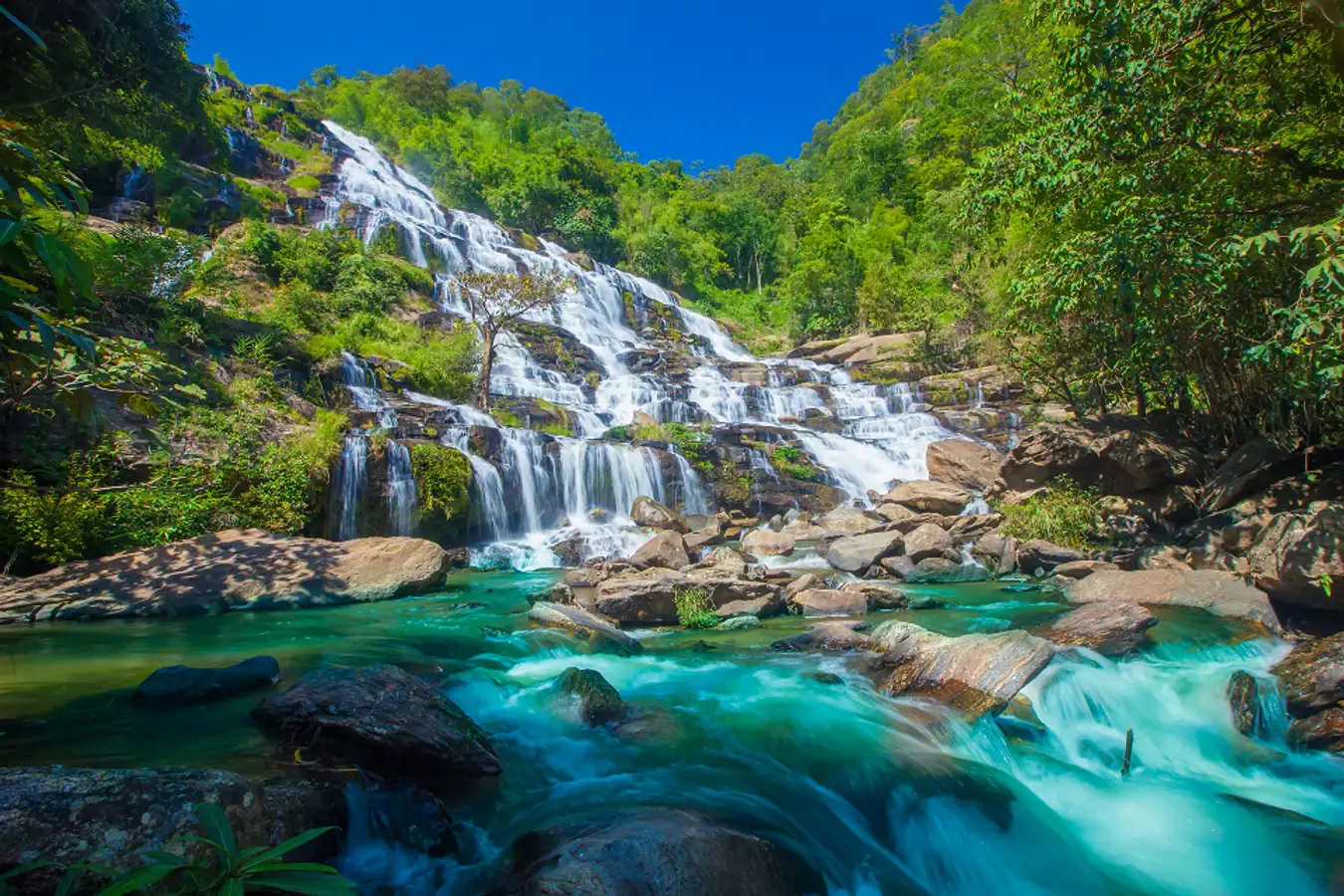 Admire the Beautiful Waterfalls.Photo: Collected