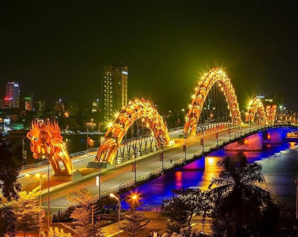 A fire-breathing dragon was built on the Da Nang Dragon Bridge.