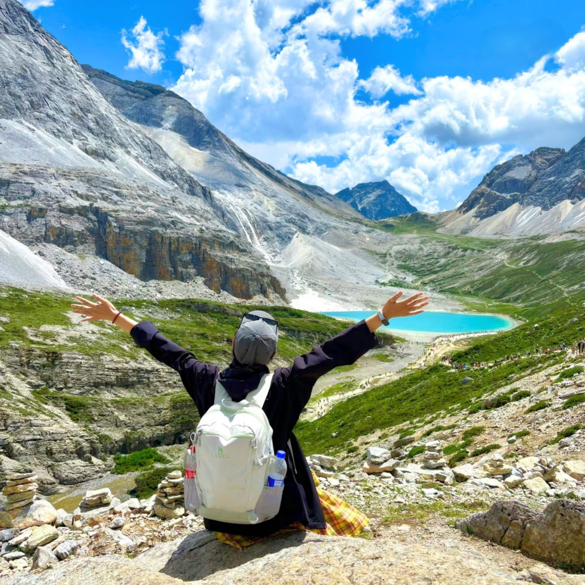 Ho Chi Minh City – Shangri-La – Daocheng Yading Tour (8 Days, 7 Nights)